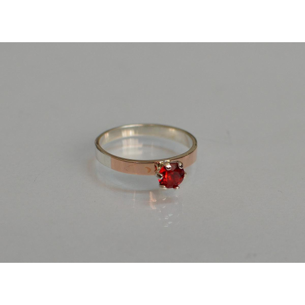 Серебряное кольцо снапайками  золота (045к)