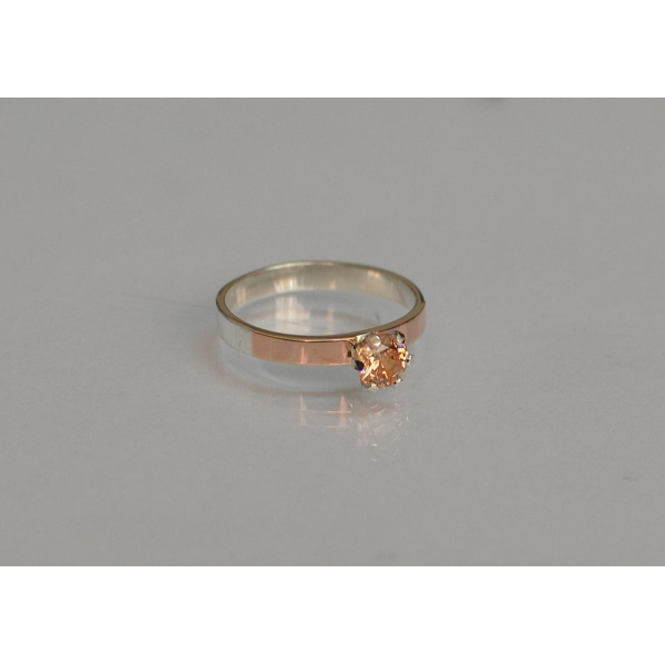 Серебряное кольцо снапайками  золота (045к)