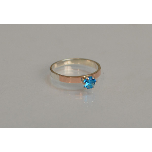 Серебряное кольцо снапайками  золота (045к)