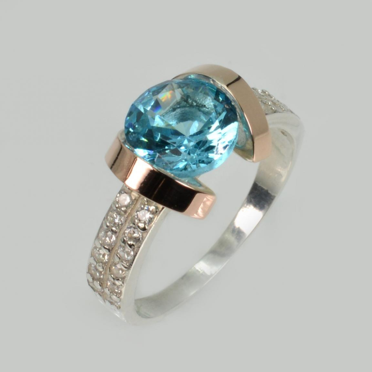 Серебряное кольцо со вставками из золота (046к)