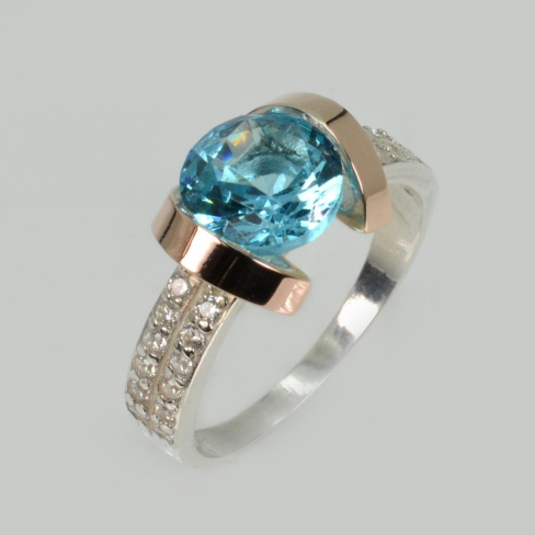 Серебряное кольцо со вставками из золота