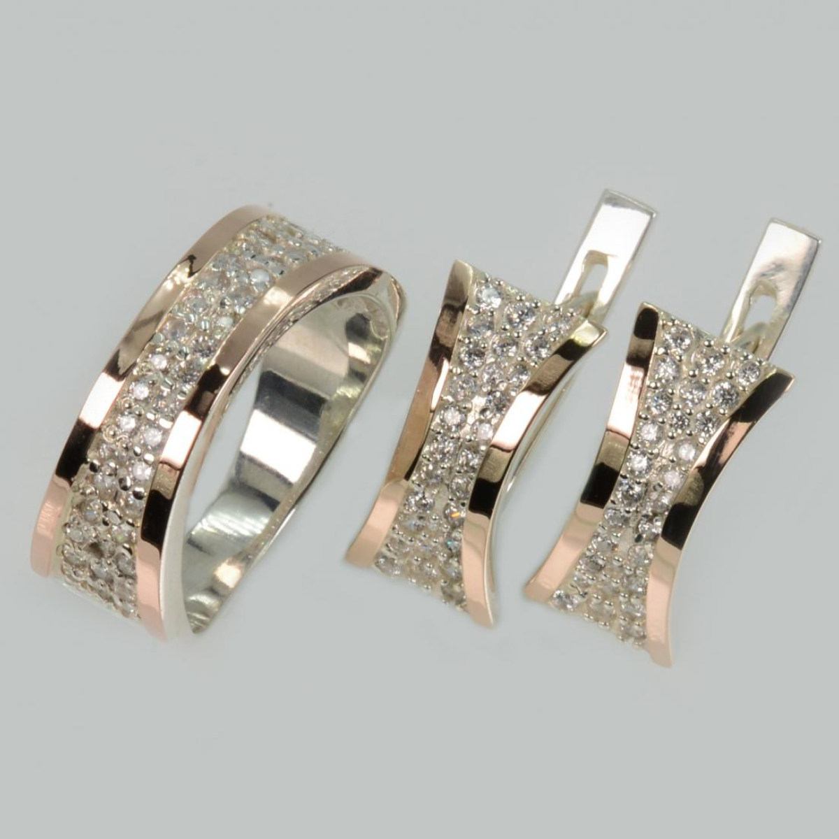 Серебряный нрбор с вставками из золота (049)