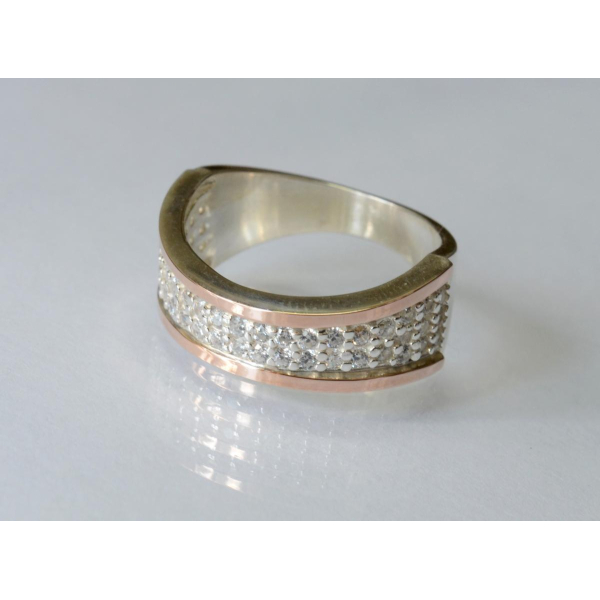 Колльцо серебряное с накладками золота (049к)