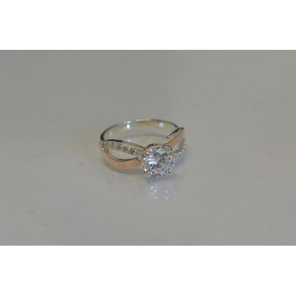 Серебряное кольцо с золотыми вставками (062к)