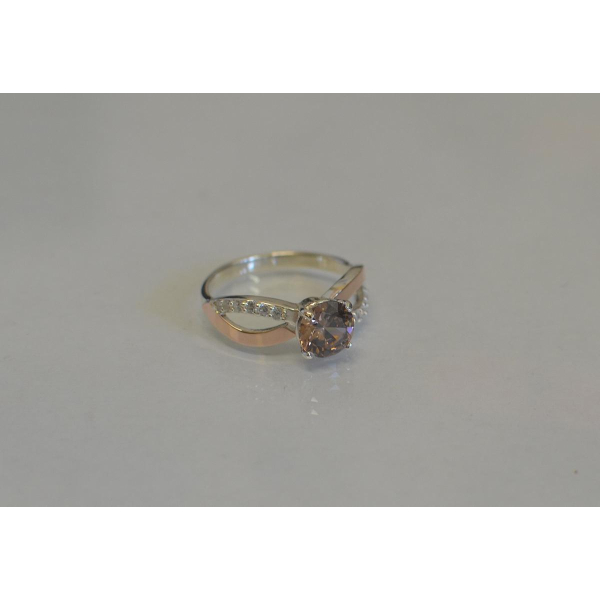 Серебряное кольцо с золотыми вставками (062к)