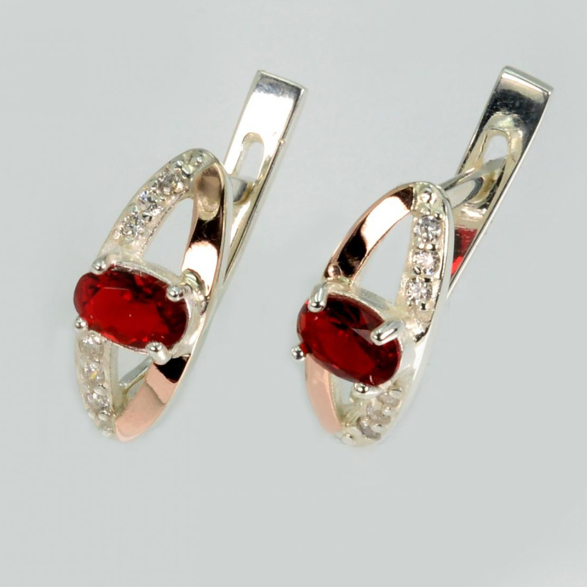 Серебряные серьги с золотыми вставками (070с)