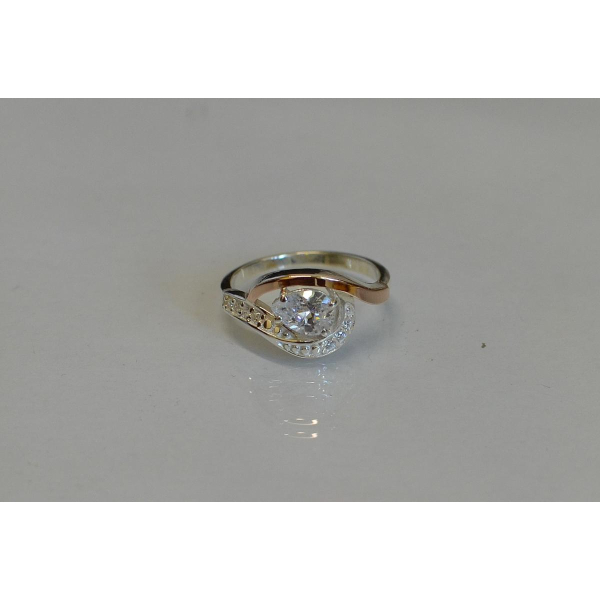 Серебряное кольцо с элементами золота (078к)