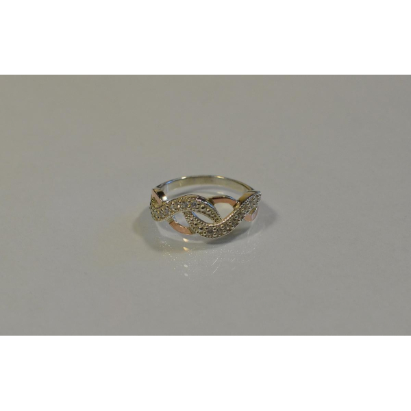 Серебряное кольцо с золотыми напайками и фианитами (081к)