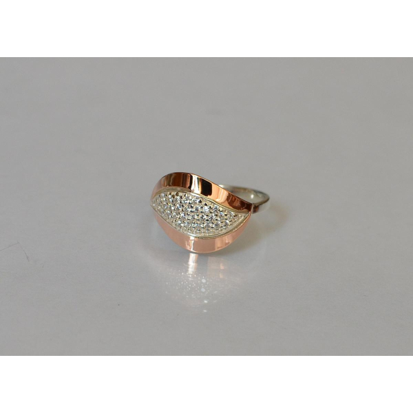 Серебряное кольцо с золотыми вставками и фианитами (084к)