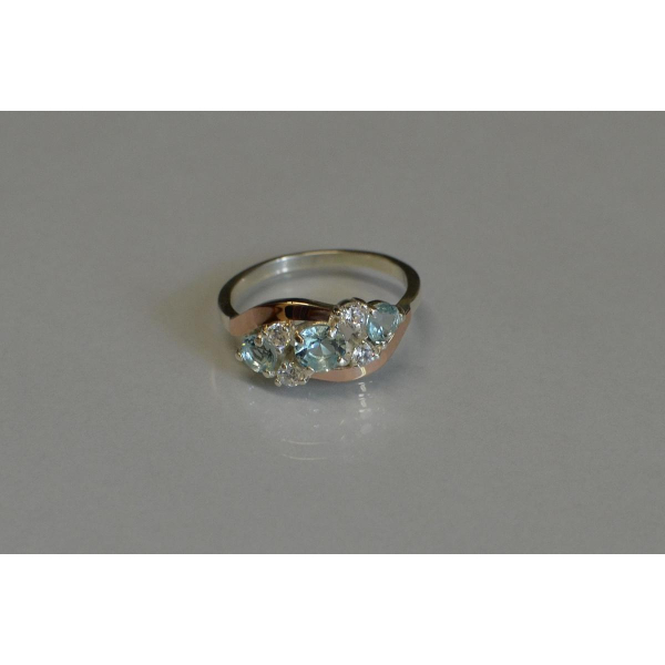 Каблучка срібна з золотими вставками (085к)