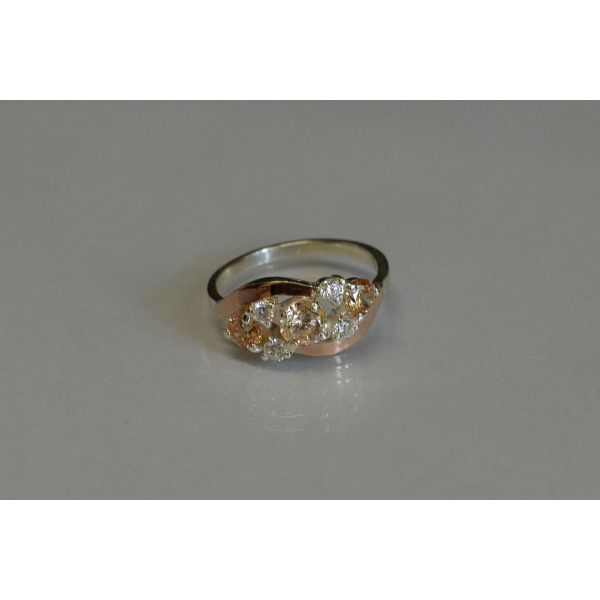 Каблучка срібна з золотими вставками (085к)