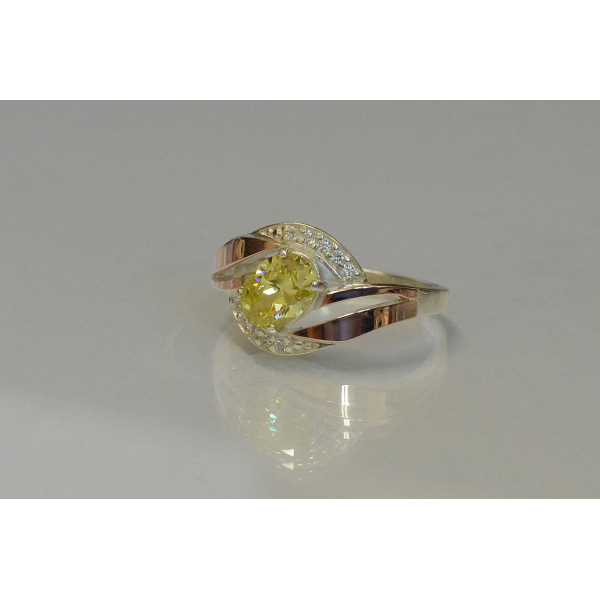 Серебряное кольцо со вставками из золота (090к)