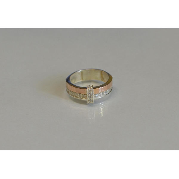 Кольцо серебряное с золотыми вставками и фианитами (101к)