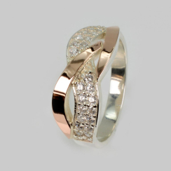 Серебряное кольцо с фианитами