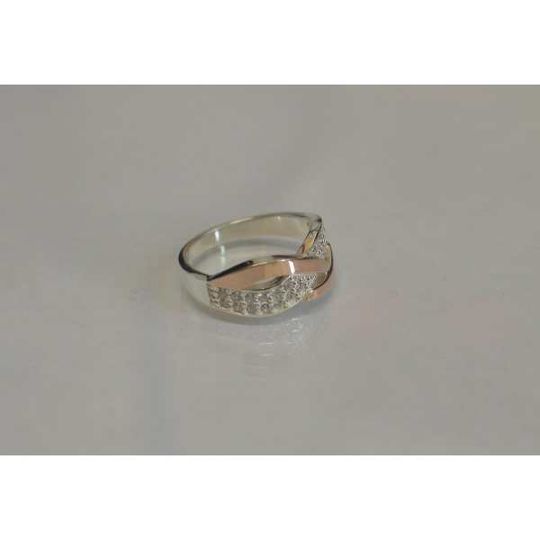 Серебряное кольцо с фианитами (103к)