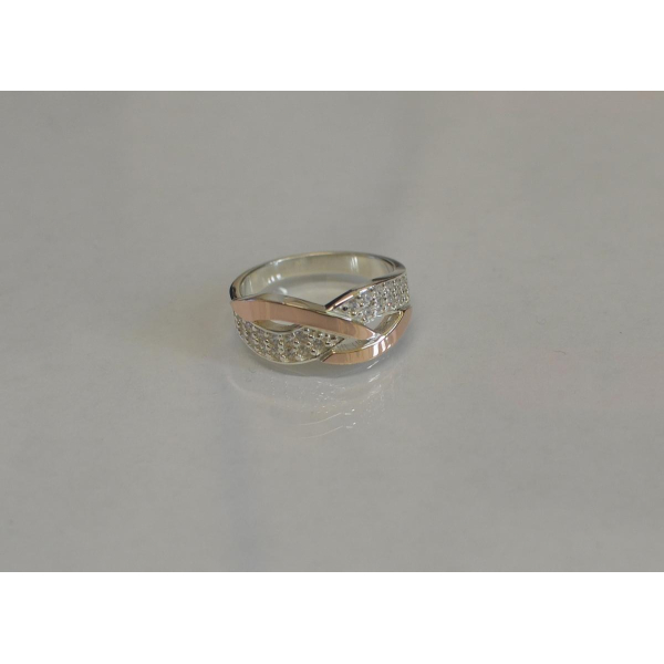 Серебряное кольцо с фианитами (103к)