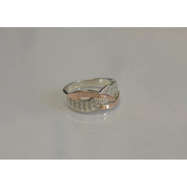 Серебряное кольцо с фианитами (103к)