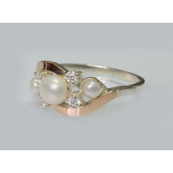 Серебряное кольцо с жемчугом (105к)