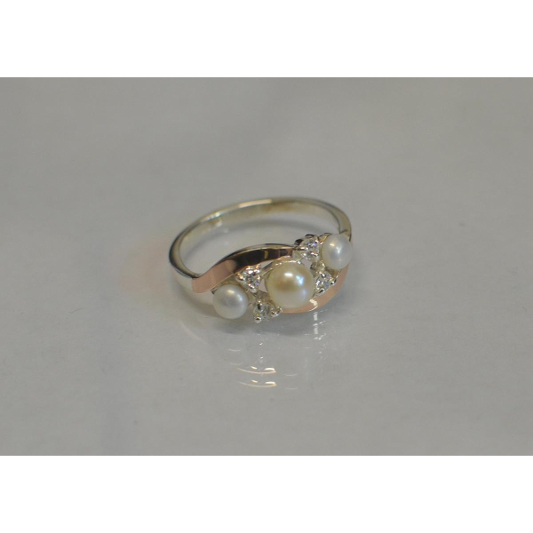 Серебряное кольцо с жемчугом (105к)