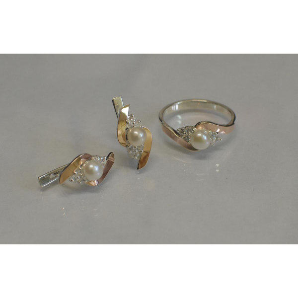 Серебряный гарнитур с жемчугом (106)