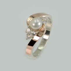 Кольцо серебряное с жемчугом