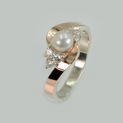 Кольцо серебряное с жемчугом