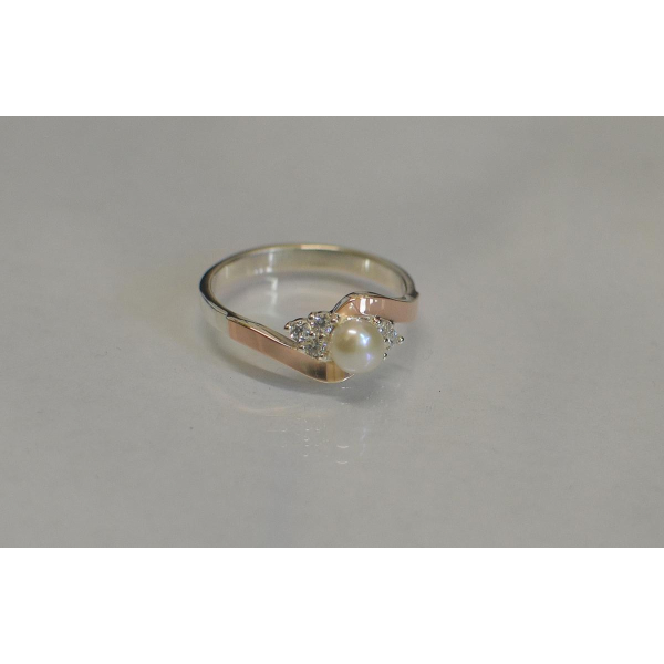 Кольцо серебряное с жемчугом (106к)