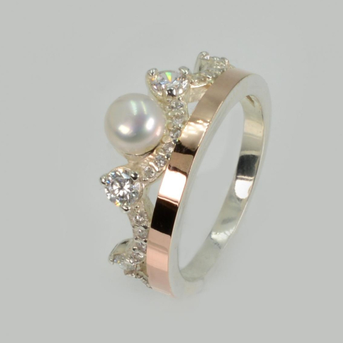 Серебряное кольцо корона с жемчугом