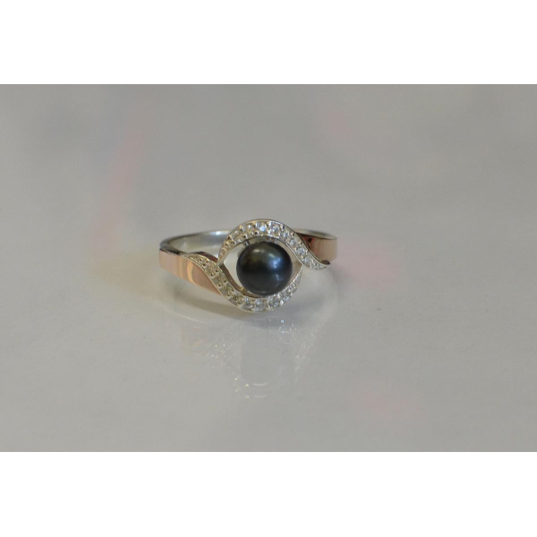 Срібна каблучка з золотоми вставками та перлиною (110к)