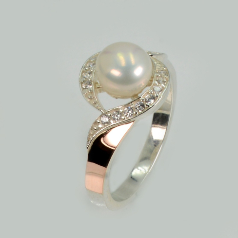 Серебряное кольцо с золотыми вставками и жемчугом