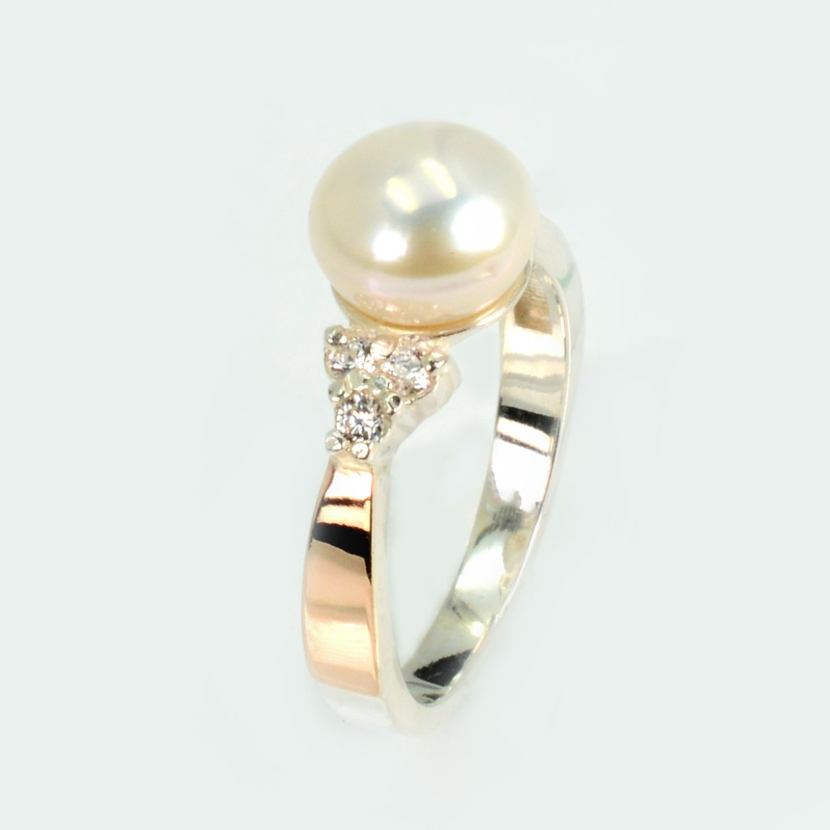 Серебряное кольцо с жемчугом (111к)