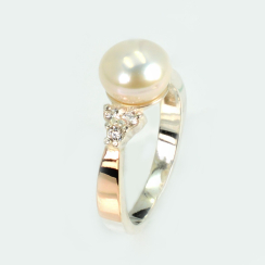 Серебряное кольцо с жемчугом