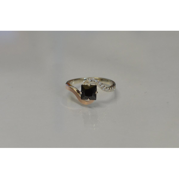 Серебряное кольцо с золотыми накладками (118к)