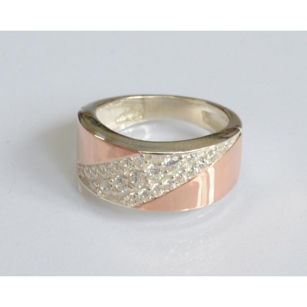 Серебряное кольцо с золотыми вставками (123к)