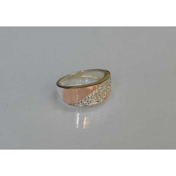 Серебряное кольцо с золотыми вставками (123к)