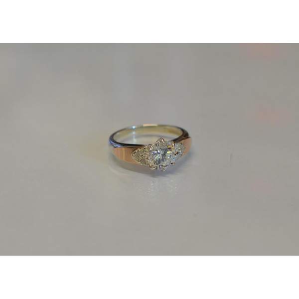 Серебряное кольцо с золотыми вставками (124к)