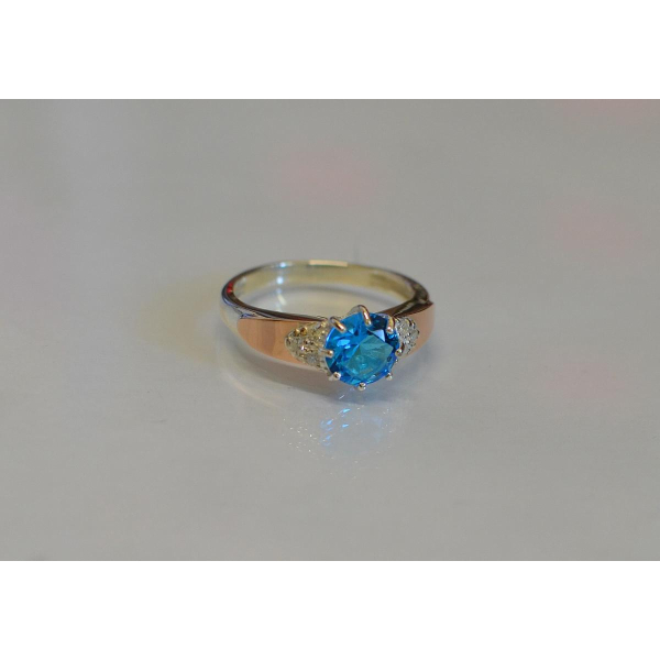 Серебряное кольцо с золотыми вставками (124к)