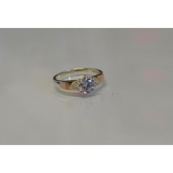 Серебряное кольцо с золотыми вставками (124к)