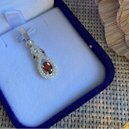 Серебряная подвеска с золотими вставками