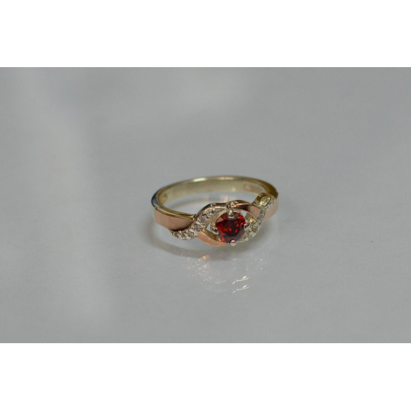 Серебряное кольцо с золотыми вставками (128к)