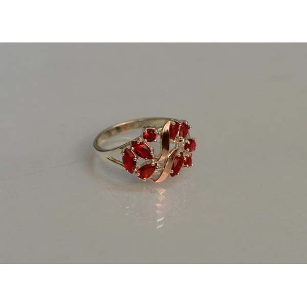 Серебряное кольцо с золотыми вставками (133к)