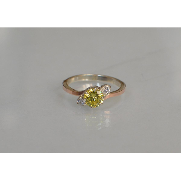 Серебряное кольцо с золотыми вставками (134к)