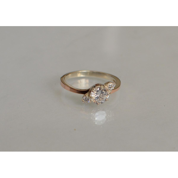 Серебряное кольцо с золотыми вставками (134к)