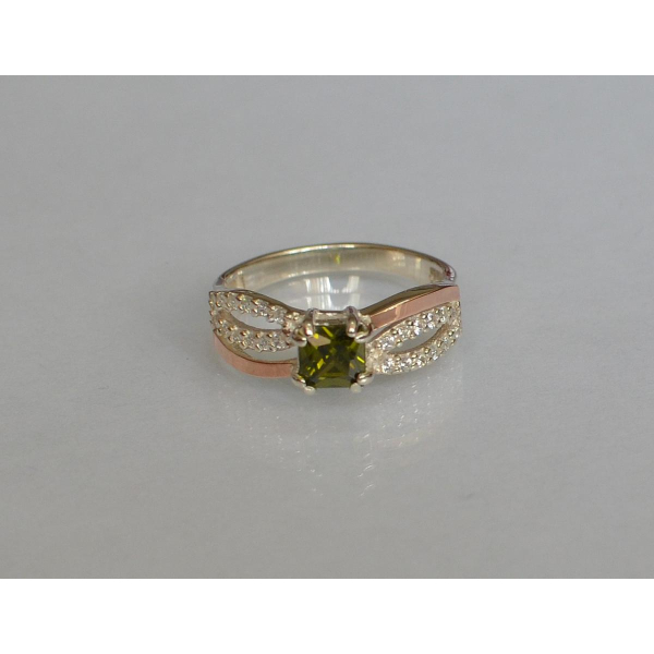 Серебряное кольцо с золотыми вставками (136к)