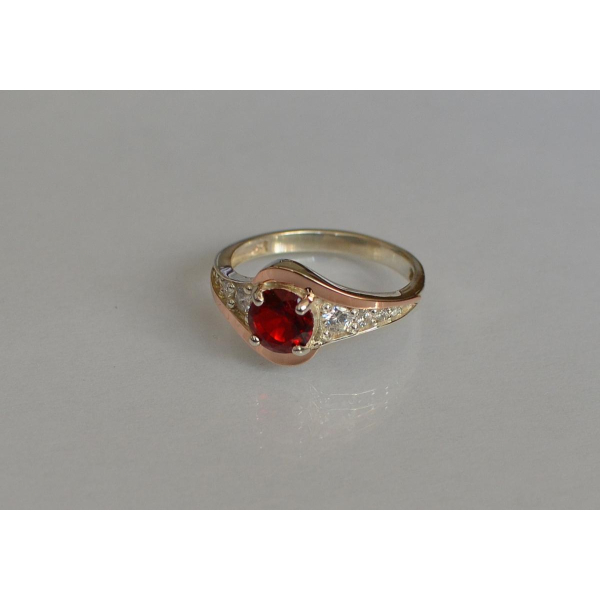 Серебряное кольцо с золотыми вставками (145к)