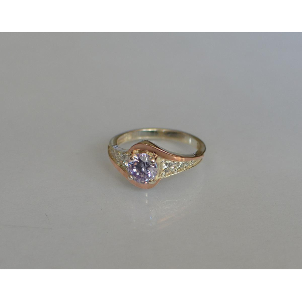 Серебряное кольцо с золотыми вставками (145к)