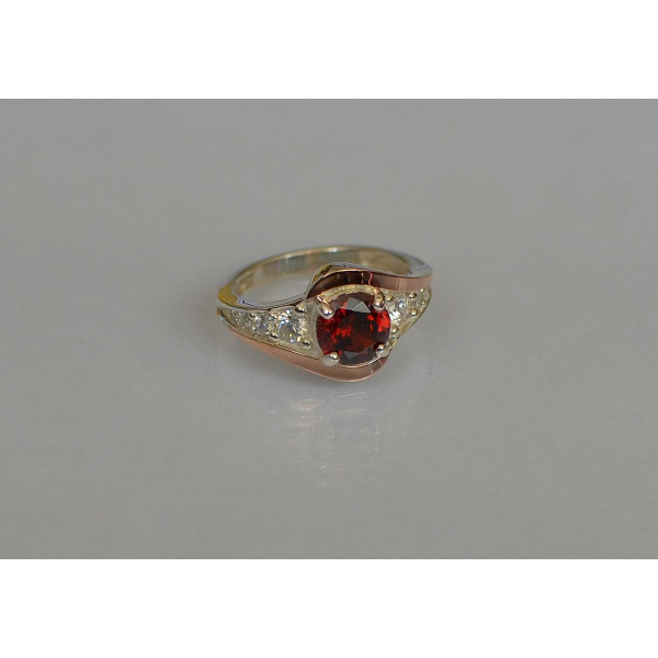 Серебряное кольцо с золотыми вставками (145к)