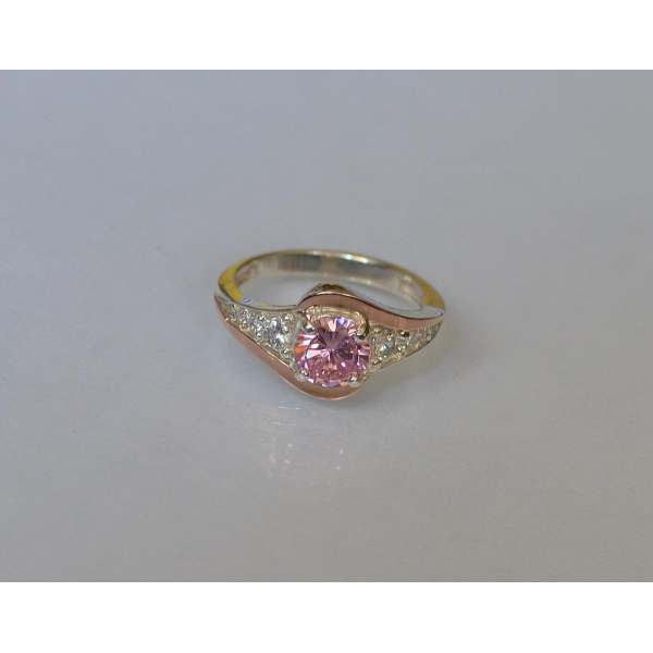 Серебряное кольцо с золотыми вставками (145к)