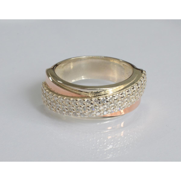 Серебряное кольцо с золотыми вставками (157к)