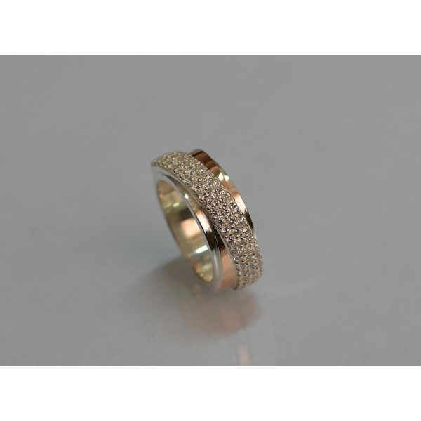 Серебряное кольцо с золотыми вставками (157к)